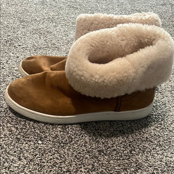 UGG Shearling Lined Boots - Picture 4 of 4